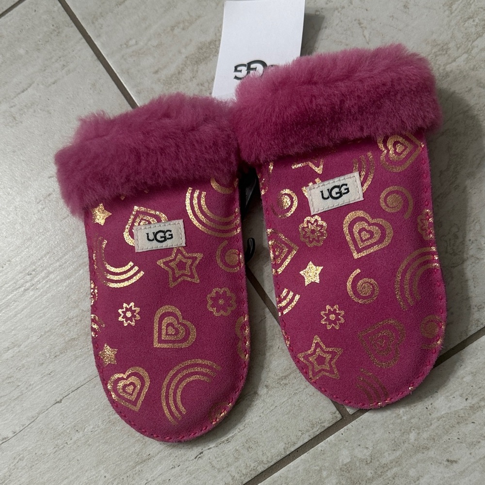 UGG Kids' Fuchsia and Gold Patterned mittens
Hand sewn ..nwt